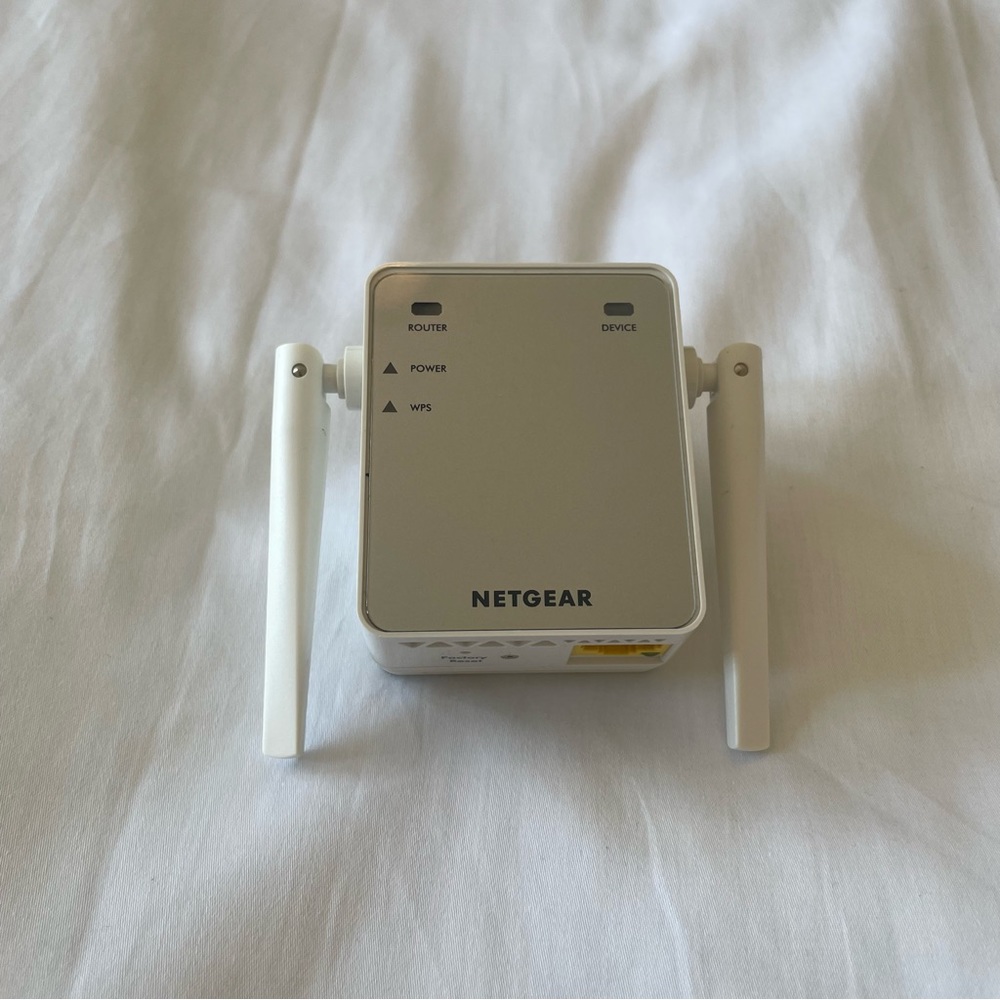 NETGEAR EX2700 – N300 WiFi Range Extender Essentials Edition